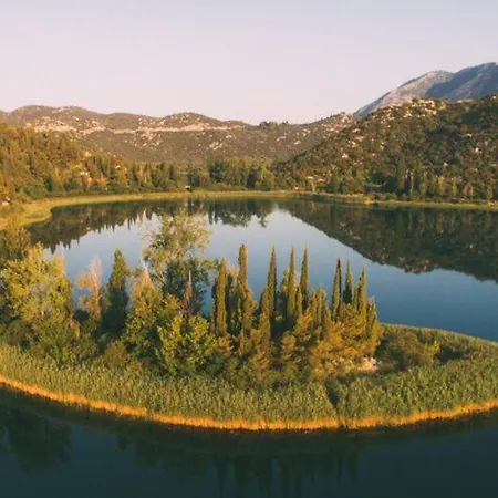 Ema-two Bedroom With Sea View Perla Rogotin