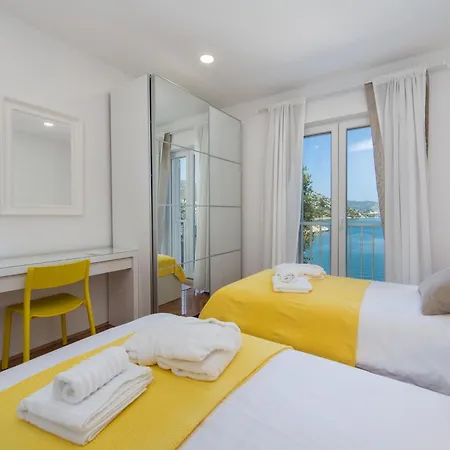 Ema-two Bedroom With Sea View Perla Apartment Rogotin