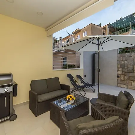 Apartment Ema-two Bedroom With Sea View Perla Rogotin