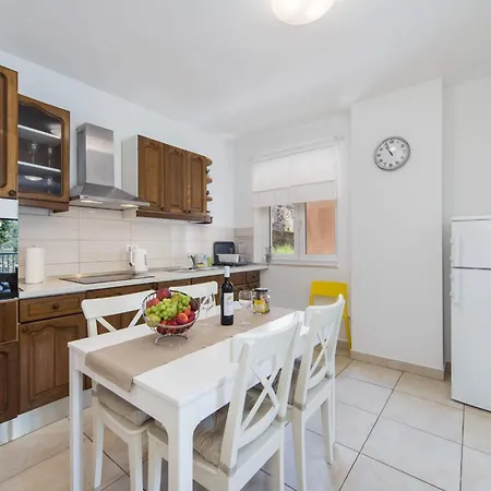 Ema-two Bedroom With Sea View Perla Rogotin