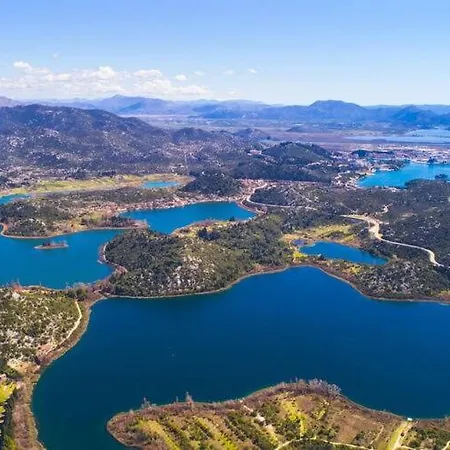 Ema-two Bedroom With Sea View Perla Apartment Rogotin