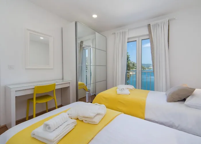 Ema-two Bedroom With Sea View Perla 公寓 Rogotin