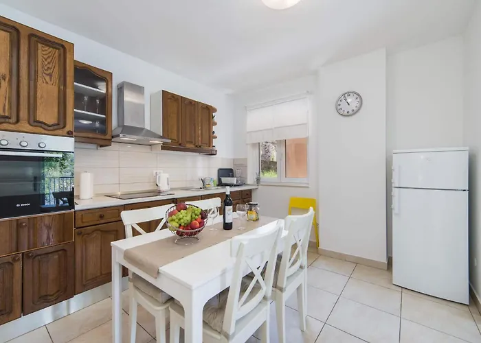 Ema-two Bedroom With Sea View Perla Rogotin