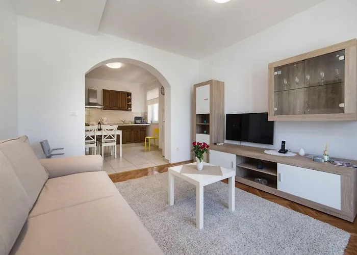 Ema-two Bedroom With Sea View Perla Rogotin