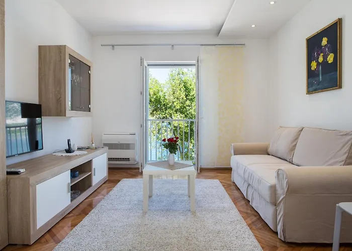 Ema-two Bedroom With Sea View Perla Rogotin
