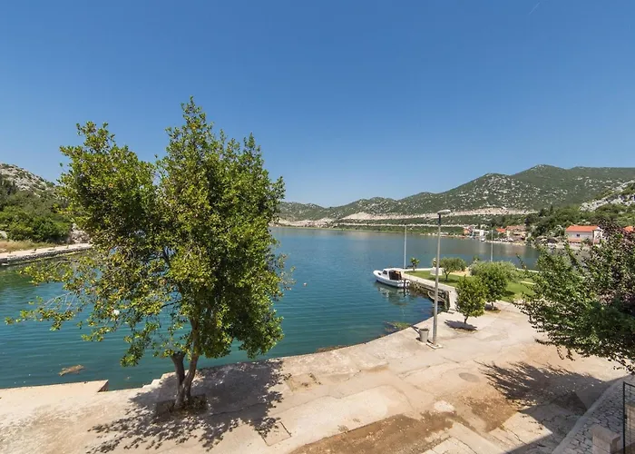 Ema-two Bedroom With Sea View Perla 公寓 Rogotin