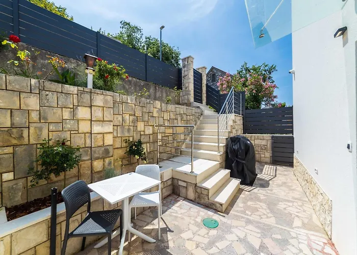 Ema-two Bedroom With Sea View Perla 公寓 Rogotin