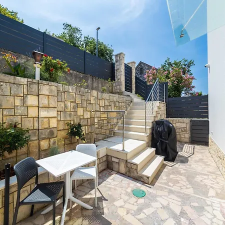 Ema-two Bedroom With Sea View Perla Apartment Rogotin